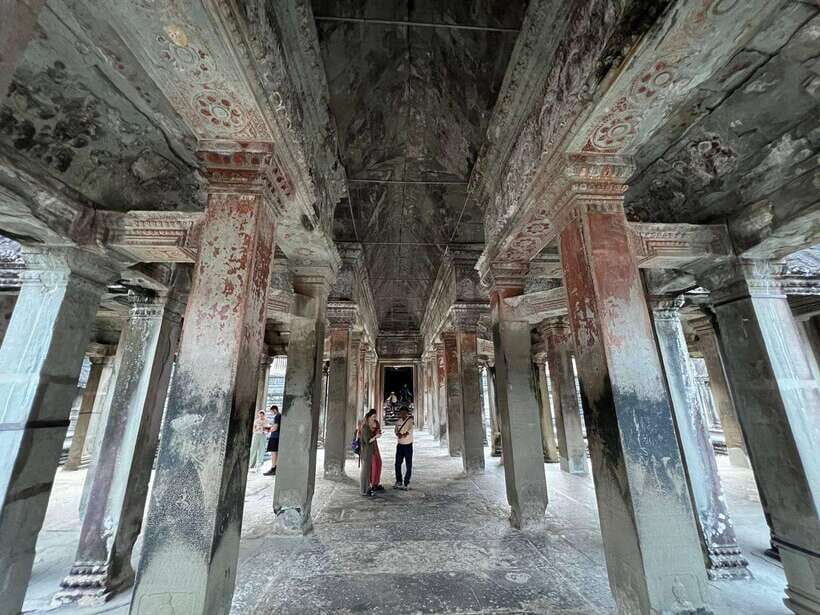 1-Day Angkor Wat Private Tour with Spanish Tour Guide. - South Gate of Angkor Thom and the 54 gods and demons detail