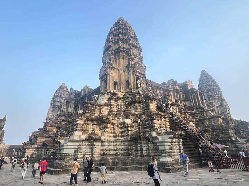 1-Day Angkor Wat Private Tour with Spanish Tour Guide. - Lunch at 1:00 PM: when the break is part of the plan
