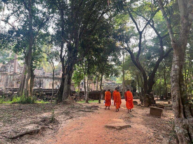 1-Day Angkor Wat Private Tour with Spanish Tour Guide. - The day’s rhythm in Siem Reap: 8:30 AM to optional sunset