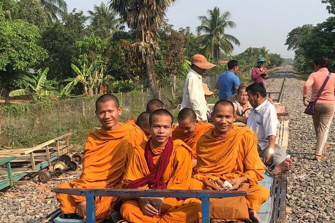 1 day special Tour: Angkor Wat,Bayon,Ta Prohm, Bantey srei and Beng Mealea - Angkor Wat: the big masterpiece stop