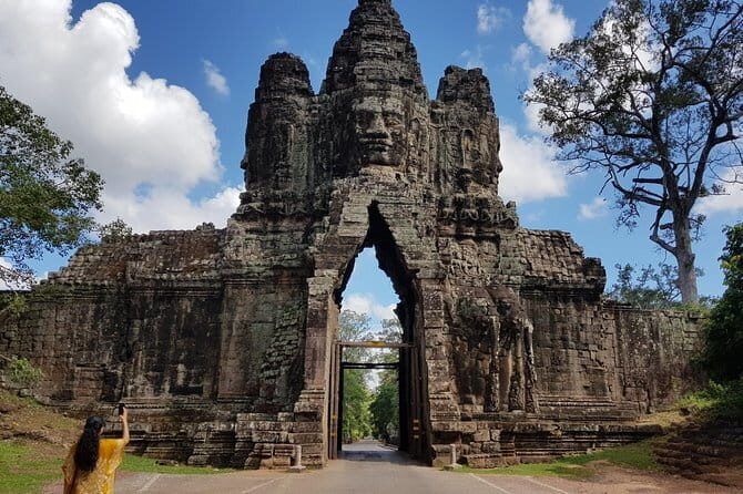 1 day special Tour: Angkor Wat,Bayon,Ta Prohm, Bantey srei and Beng Mealea - 7:30 AM pickup and ticketing that saves stress