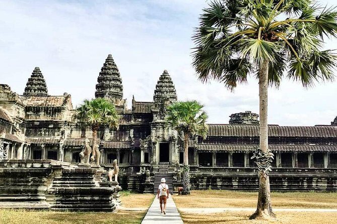 1-Day Tour with Private Transportation and English Speaking Guide - Morning at Angkor Thom: Bayon and the power-theater terraces