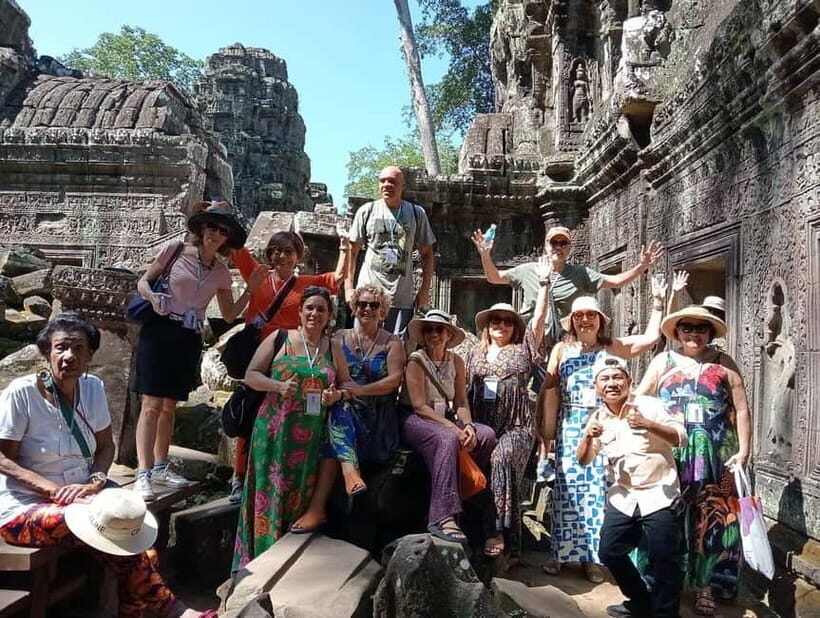 1-Day Trip to Angkor Wat with a Private or Shared Guide in Spanish - Srah Srang Break Time and What to Do With the 1-Hour Lunch Slot