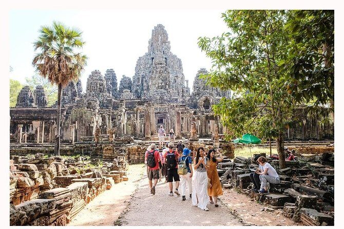 1-Day Uncover The Endless Treasure Of Angkor Tour with Sunset. - Sunset at Phnom Bakheng: why this hill is the endgame