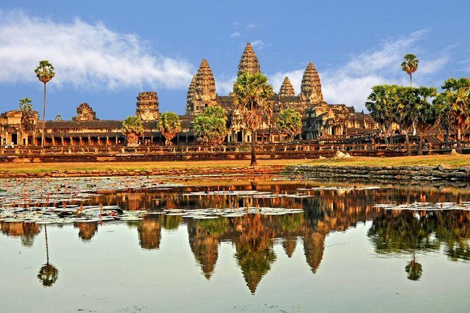2-Day 'Angkor & Village' Tour - Phnom Bakheng: a hilltop that rewards leg work