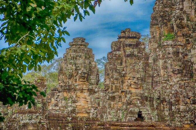 2-Day Angkor Wat, Banteay Srei & Floating Village Kampong Pluk - Phnom Bakheng at sunset: a climb you can choose to sweat through