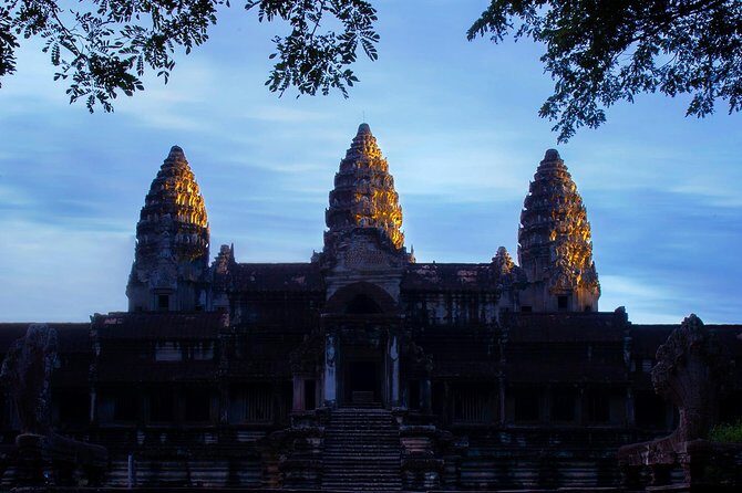 2-Day Angkor Wat Tour - Day 2: Sunrise Angkor Wat plus Ta Prohm and the north-temple circuit