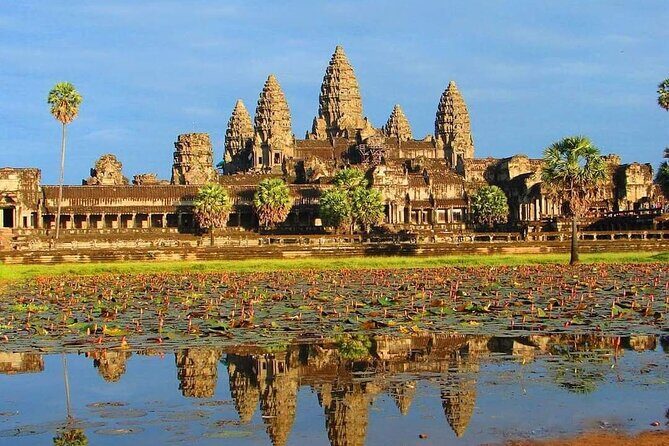2-Day Private Tour in Angkor Wat Grand Circuit - Day 2: 4:45am sunrise at Angkor Wat, breakfast, then Banteay Srei for quieter vibes