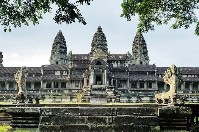 2 Day private tour: Small tour, Big tour, sunrise and sunset,floating village. - Why the “all-temples” promise feels more credible here