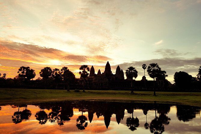 2 Day private tour: Small tour, Big tour, sunrise and sunset,floating village. - From Angkor Thom to Bayon and Ta Prohm’s jungle walls