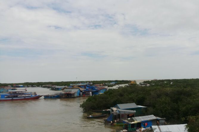 2-Day Temple visit and Floating village from Siem Reap - Day 1 evening: Apsara dancing with dinner at 6:30 pm