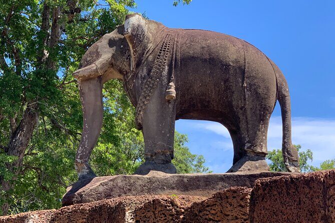 2 Days Angkor temples with Sunrise & Sunset - Day 2: Angkor Wat at dawn, Banteay Srei at its best, and the quieter classics