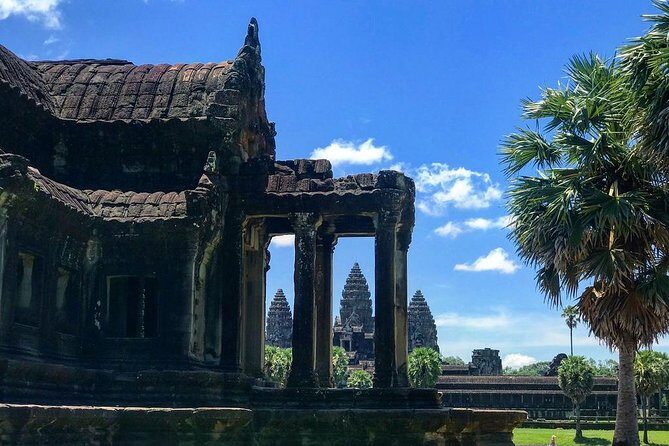 2 Days Temples with Sunrise-Small Group - Day 1: Outside-Angkor Thom temples that set the tone