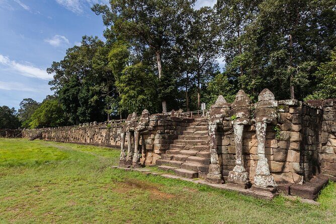2days Explore Angkor wat Small Tour & Big Tour + Banteay Srei (Private tour) - Day 2: Preah Khan’s scale, then Neak Pean and the pink-sand finale