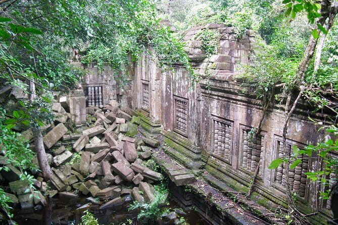 3 Day Angkor Wat Kulen Mountain Beng Mealea and Floating village - Kompong Phluk floating village: stilt life on Tonle Sap Lake