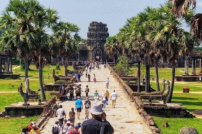 3-Day tour with with All major Temple, Banteay Srei + Floating Village - The comfort factor: air-con, cold towels, and better pacing