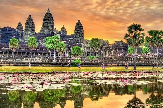 3-Day tour with with All major Temple, Banteay Srei + Floating Village - Day 1: Bayon faces, elephant terraces, and Ta Prohm’s roots