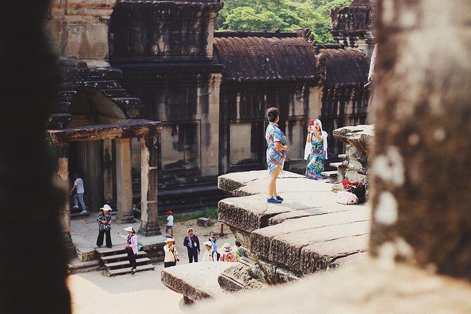 4-Day Tour from Siem Reap to Phnom Penh - Day 2 at Angkor: Angkor Thom south gate, Ta Prohm, and the Angkor Wat finish
