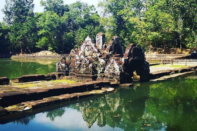 4-Day(Tour Angkor Temple Complex, Temple in the Jungle, Local people life Style) - Day 2: Preah Khan’s monastic world, Neak Pean’s luxury myth, and Pre Rup sunset views