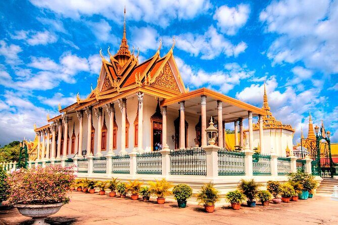 4 Hours Private Phnom Penh National Museum and Royal Palace Tour - The guide factor: why explanations matter in Cambodia’s top sites