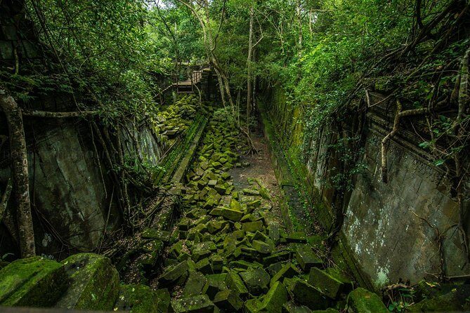 5-Day All Major Temples & Kulen Mount Waterfall & Koh Ker & Beng Mealea - Guides and the difference good explanations make