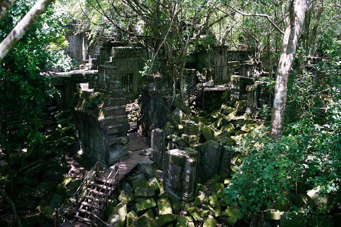5-Day "All The Sights" Private Tour - Day 2 to Phnom Kulen: waterfalls, holy water, Banteay Srei, and temple afternoons