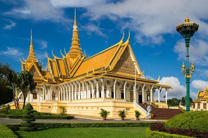6-Day Private Cambodia Tour to Angkor Wat in Siem Reap and Phnom Penh - Day 5 in Phnom Penh: Royal Palace to National Museum, Then Tuol Sleng and Choeung Ek