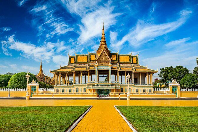 8 Days Private Guide Tour Phnom Penh to Battambang & Siem Reap - Royal Palace, National Museum, Wat Phnom, and the Mekong cruise: Culture without feeling rushed