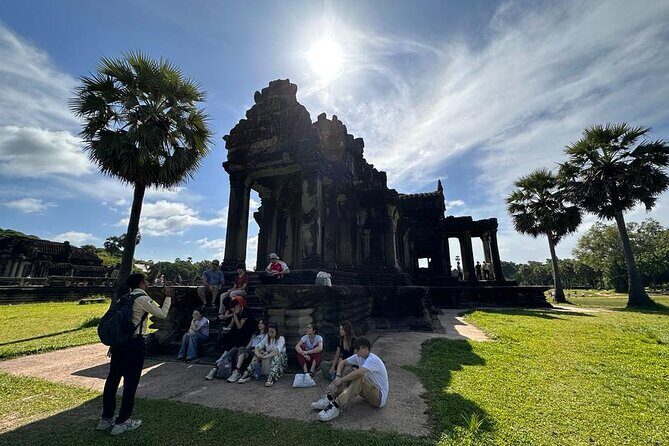 8-Hour Private Guided Tour in Siem Reap Cambodia - Stop 2: Bayon’s Smiling Faces in the Angkor Thom Area