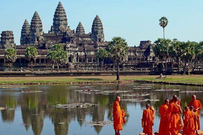 A Day Tour to Magnificent Angkor - Stop 1: Angkor Wat After 7am for Quieter Looking