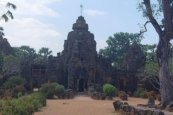 A Day Trip To Phnom Chisor - Tonle Batti From Phnom Penh - Tonle Bati: Bayon-style temple life on a small lake