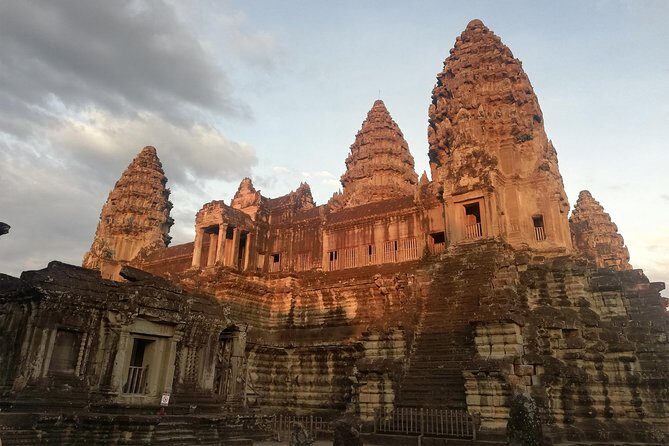 Afternoon Angkor Wat Private Tour with Sunset - Stop 1: Angkor Wat Temple, inside and outside with real context