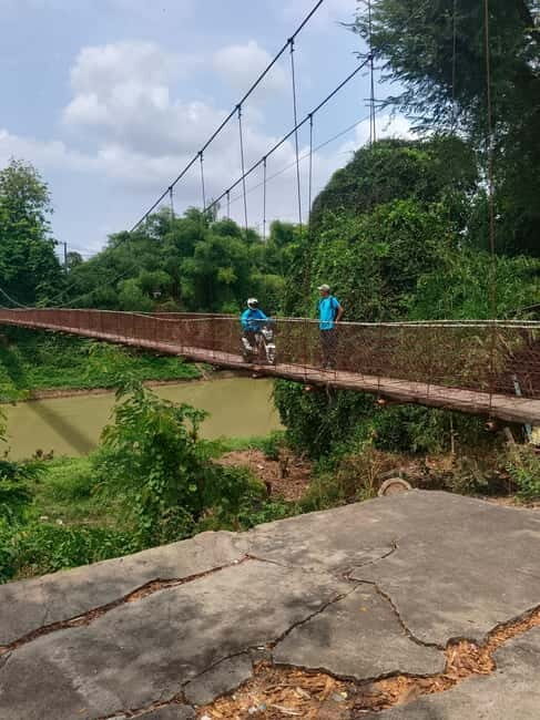 Afternoon tour through Battambang, Local area and landmarks - Bamboo Train in Pao’s Village: The Ride and the Real-Time View