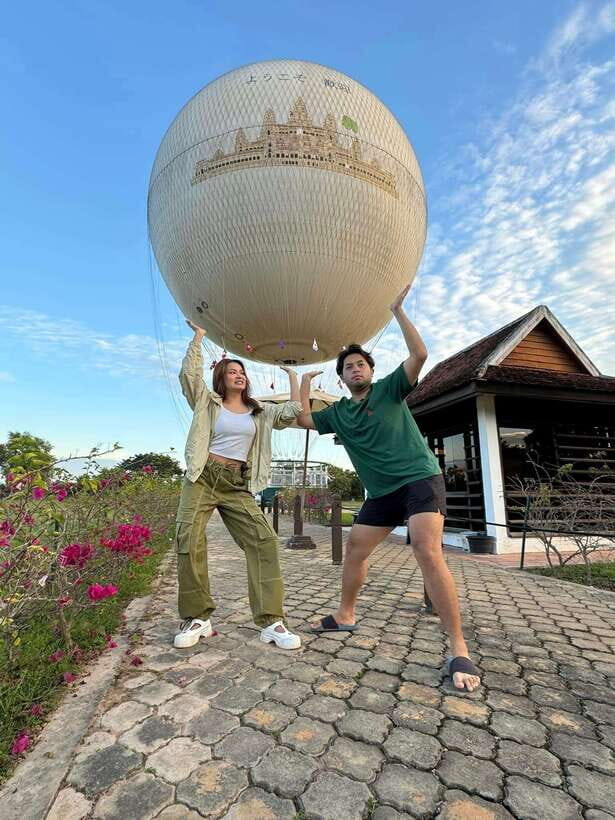 Angkor Balloon Sunrise or Sunset ride and Pick up/Drop off - Onboard experience: calm height, camera moments, and real perspective