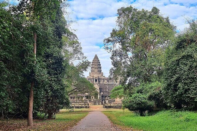 Angkor Explorer by Cambodiajeep - Ta Prohm: the jungle temple stop you shouldn’t rush