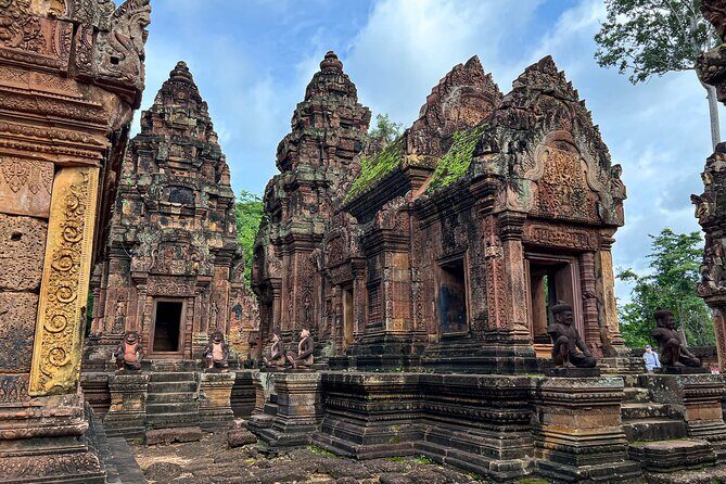 Angkor Highlight Sunrise Guided Tour & Banteay Srei Temple - Srah Srang breakfast and a quick market stroll