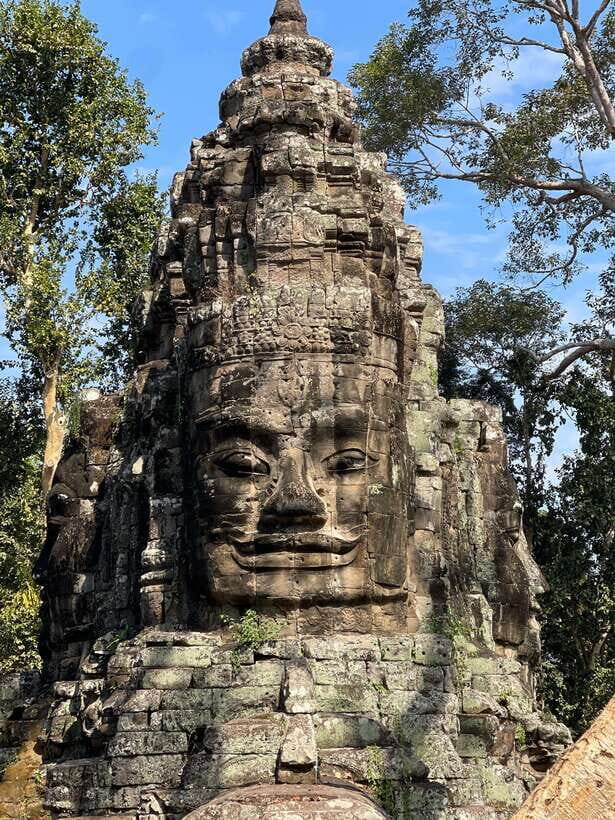 Angkor Highlights and Sunset Tour - Angkor Thom and Victory Gate area: route clarity when it’s crowded
