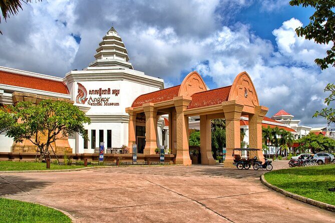 Angkor National Museum with transport - Pickup and Getting There: Van or Tuk Tuk, Without the Taxi Math