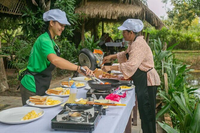 Angkor Sunrise Small Group Tour Inclusive Breakfast and lunch - Srah Srang breakfast: a calm pause between major temples