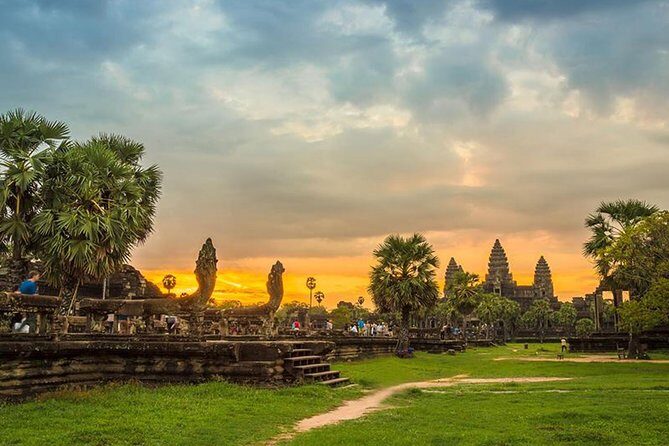 Angkor Temples with Sunset 1-Day Tour - Angkor Thom: South Gate first, then the royal heart