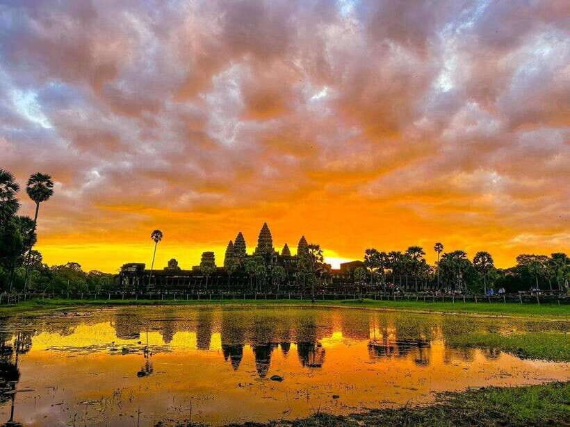 Angkor Wat 1 Day with Sunrise Combined tour with (Tuk Tuk) - After sunrise: exploring at your own pace until late morning