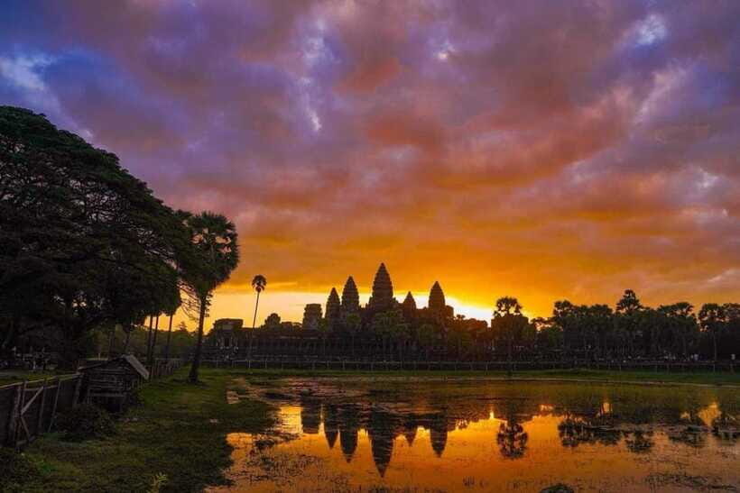 Angkor Wat 1 Day with Sunrise Combined tour with (Tuk Tuk) - Angkor Thom via South Gate (Tonle Om Gate): the entry you don’t want to skip