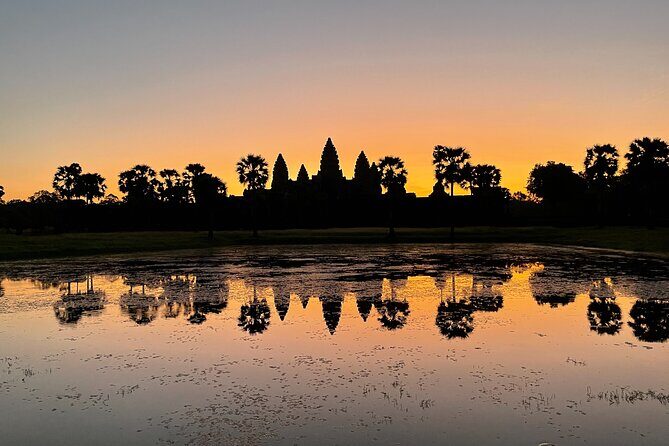 Angkor Wat 5-Day Guided Tour & Preah Vihear - Day 1 in Angkor: South Gate, Bayon, Angkor Wat, and Bakheng sunset