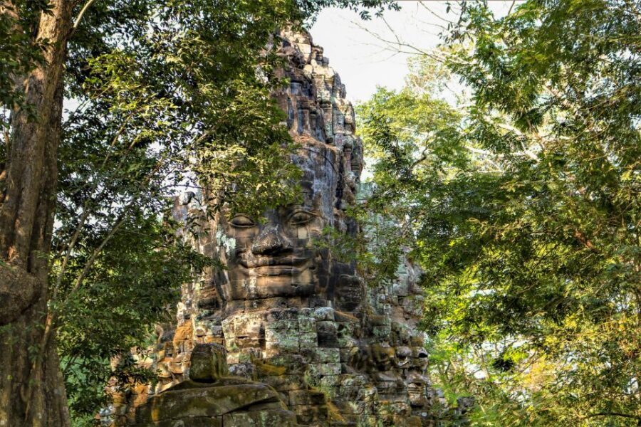 Angkor Wat: and Beyond Sunset at Bakheng Tour - Bayon to sunset at Bakheng: the climb, the wait, and the photo logic