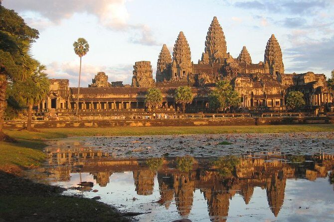 Angkor Wat Day Tours And Sunset - Ta Keo: the unfinished pyramid with dramatic views