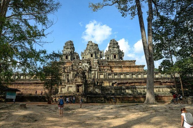 Angkor Wat Day Tours And Sunset - Price and value: what 18 USD per group really buys