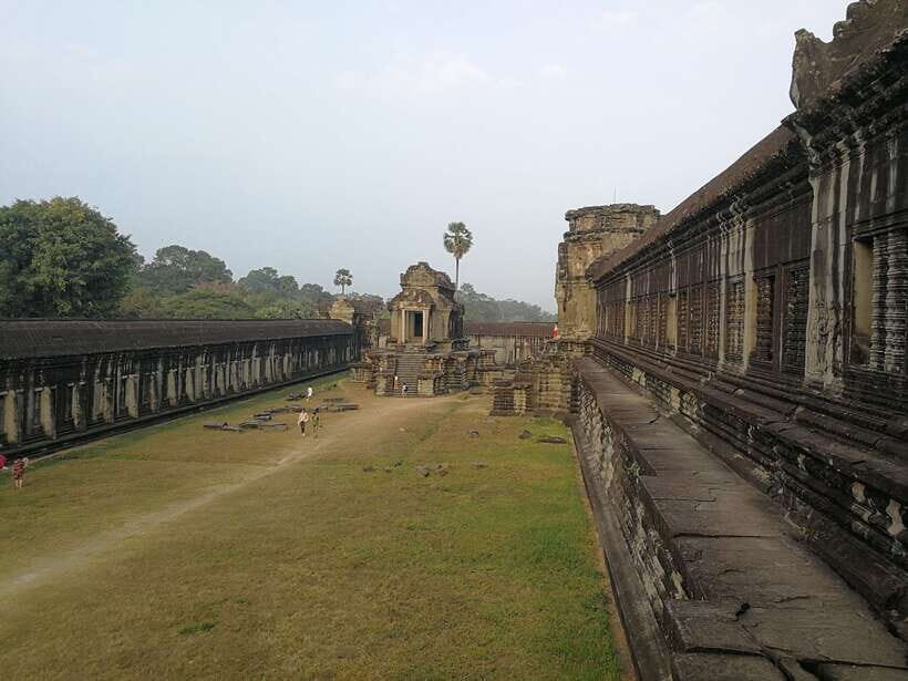 Angkor Wat Full-Day Private Tour with Sunset - Ta Prohm: The Jungle Temple Look You Came For