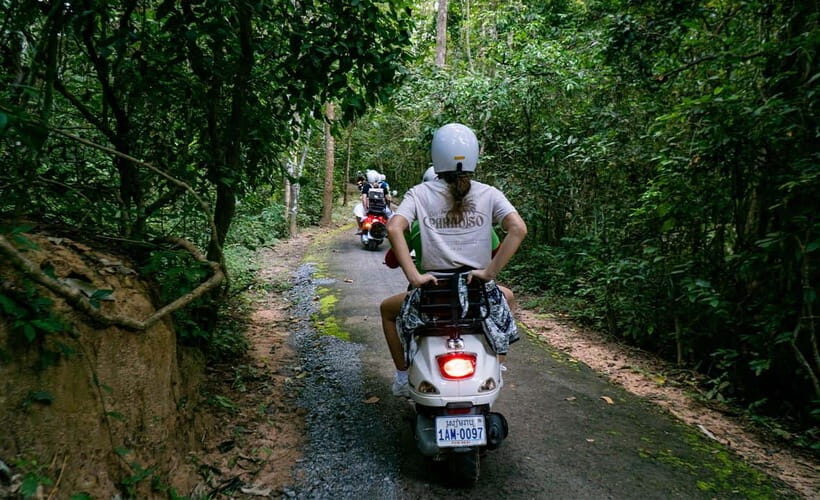 Angkor Wat: Guided Vespa Tour / Tuk Tuk or Car - Angkor Wat: The Main Event, Plus Space to Appreciate the Details