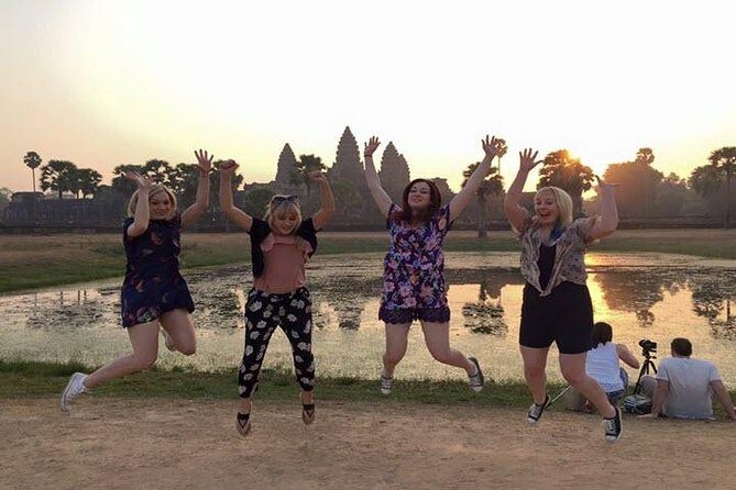 Angkor Wat highlight Tour From Sunrise -Small Group - Sunrise at Angkor Wat: early entry and the morning mood