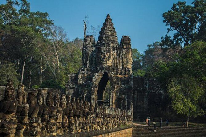 Angkor Wat highlight Tour From Sunrise -Small Group - Ta Prohm: jungle roots, cinematic ruins, and lunch on your own